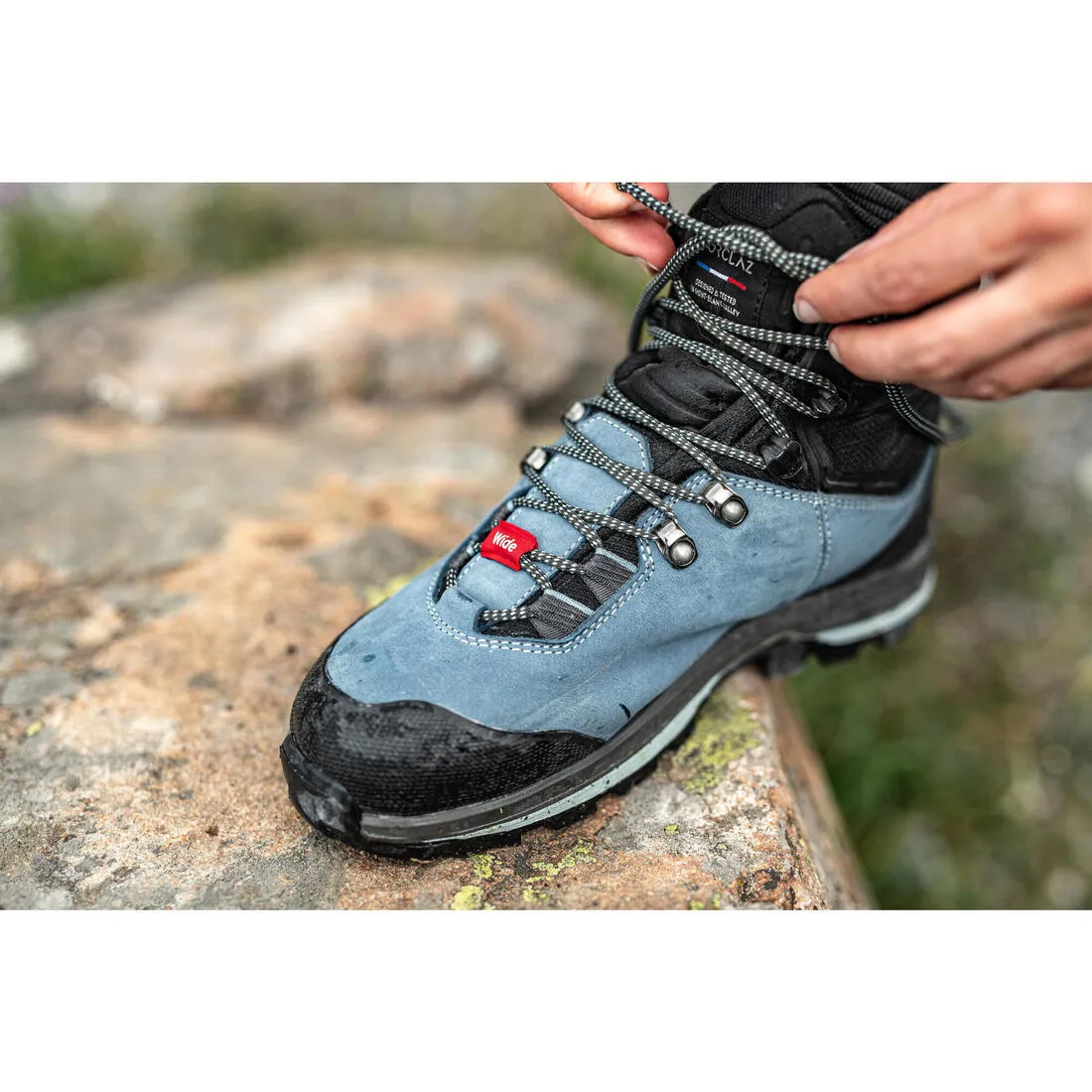 Women's waterproof leather hiking boots - MT100 Wide - Blue